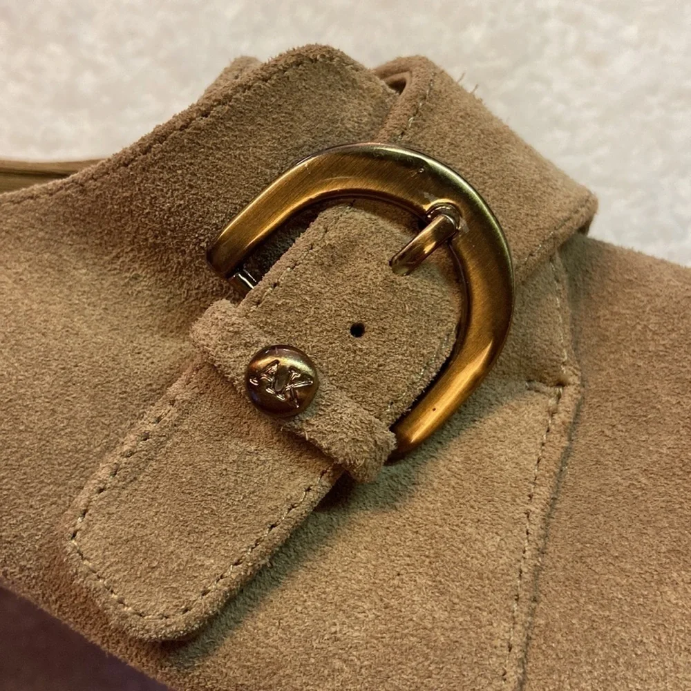 Anne Klein Winterlyn Tan Leather Upper Suede 3.5” Patent Heel EUC Size 8.5